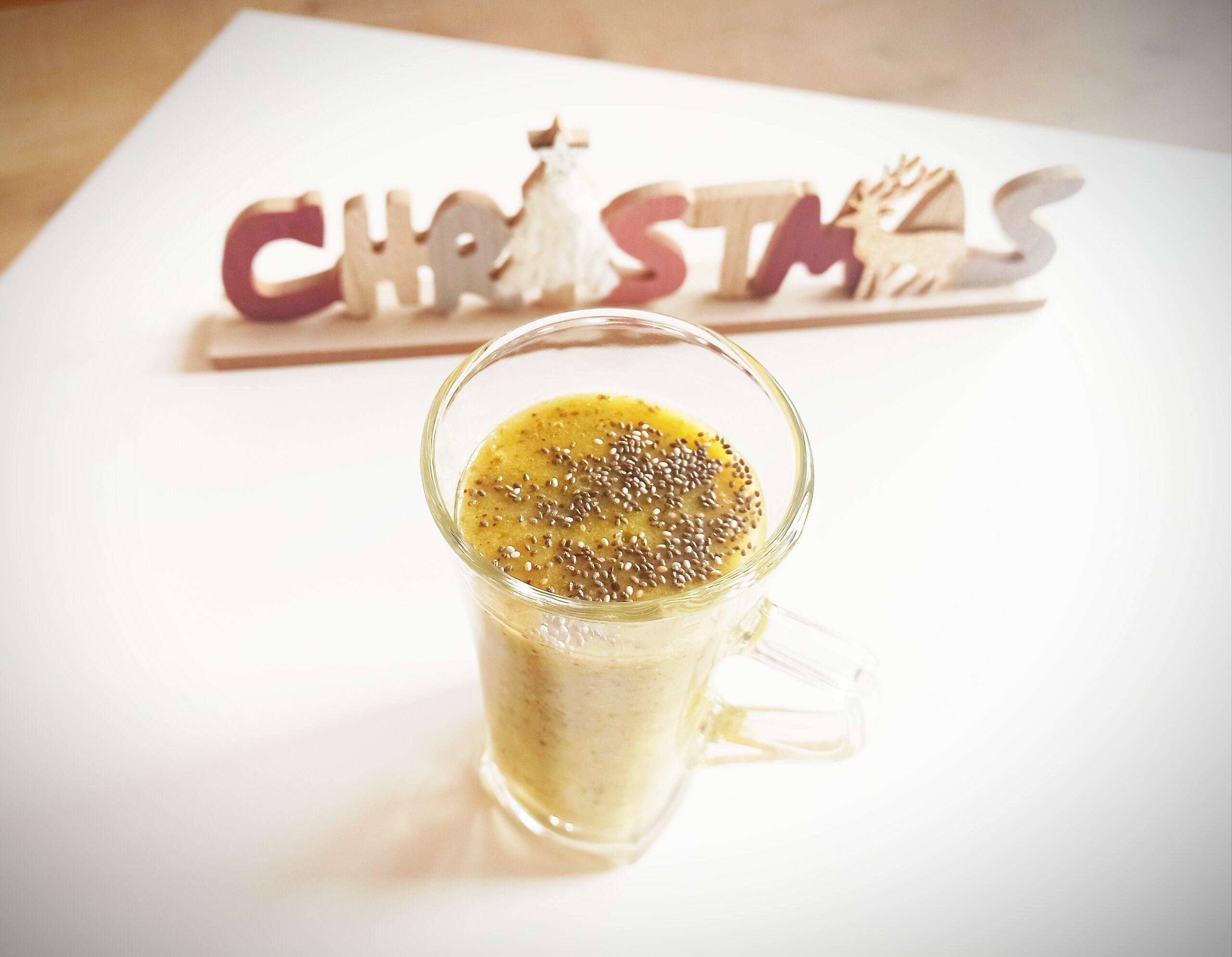 szklanka z zielonym smoothie