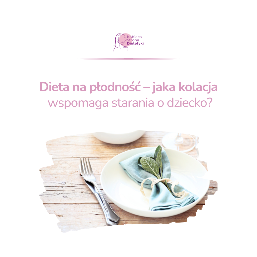 biały talerz z niebieską serwetką i dekoracją z liści